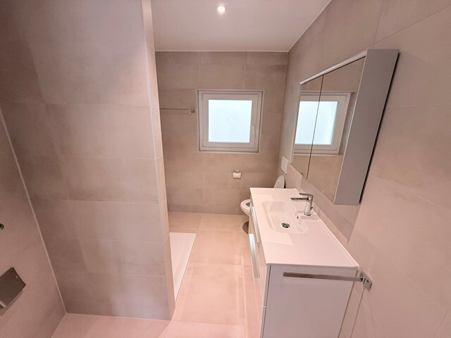 Interior view 6