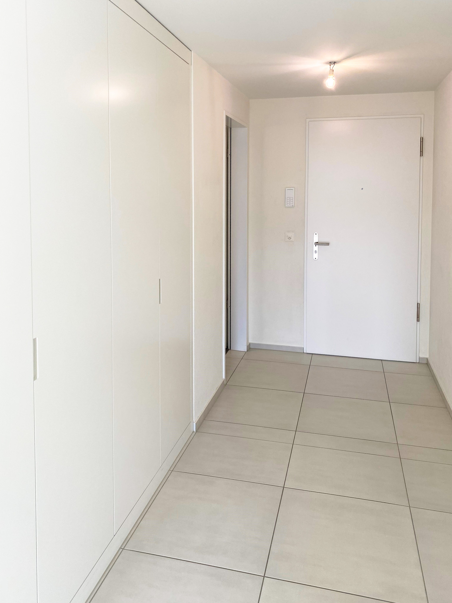 Gang mit Einbauschränken