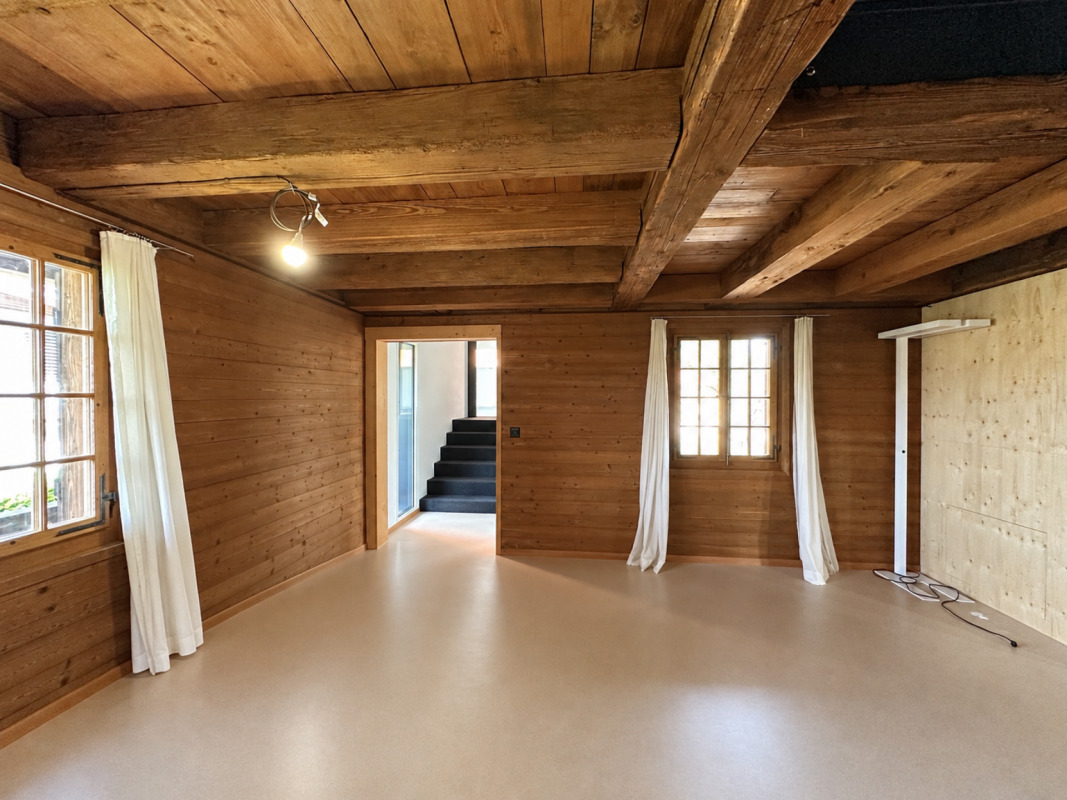 Wohn-Esszimmer mit Zugang zum Anbau