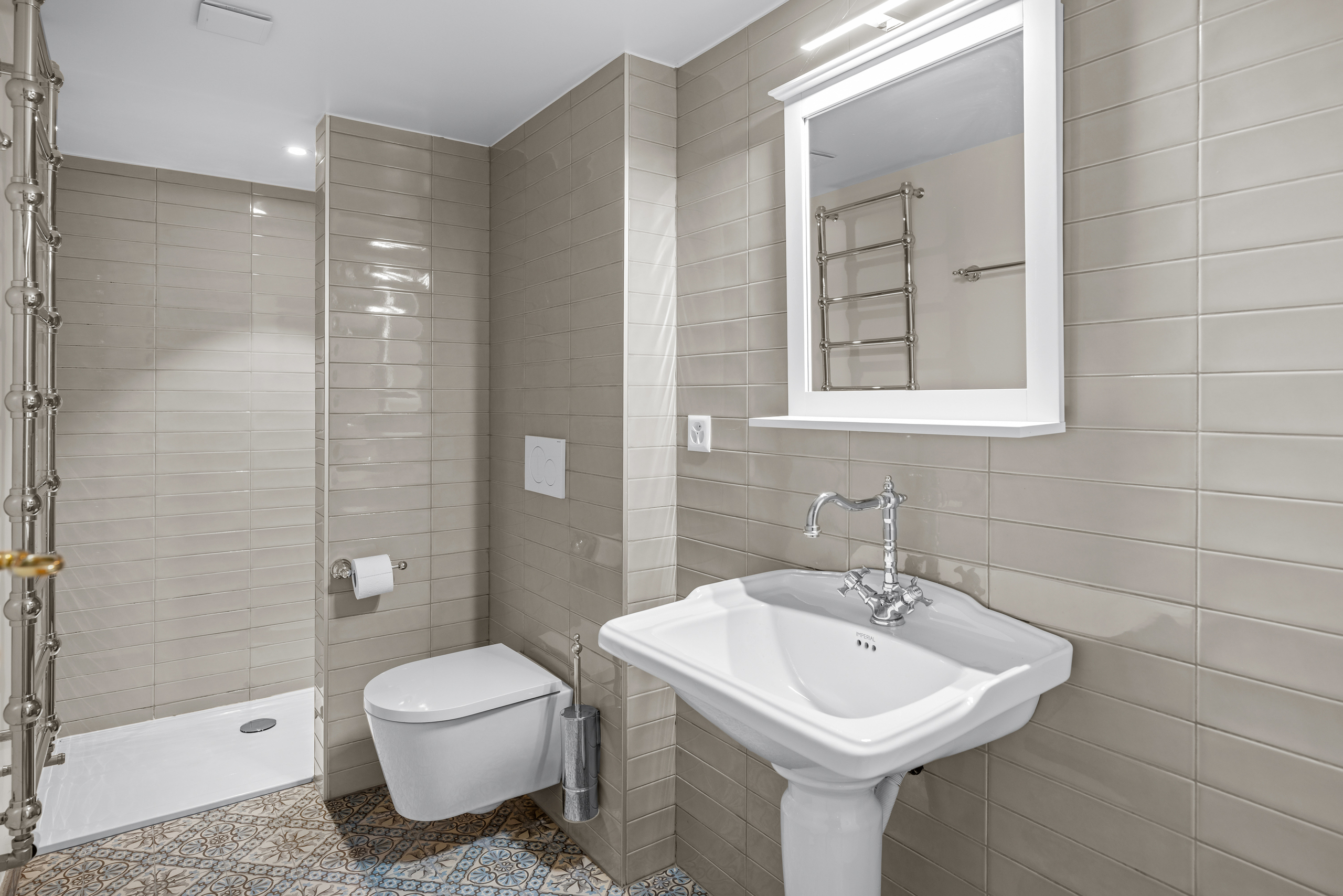 Salle de douche au sous-sol