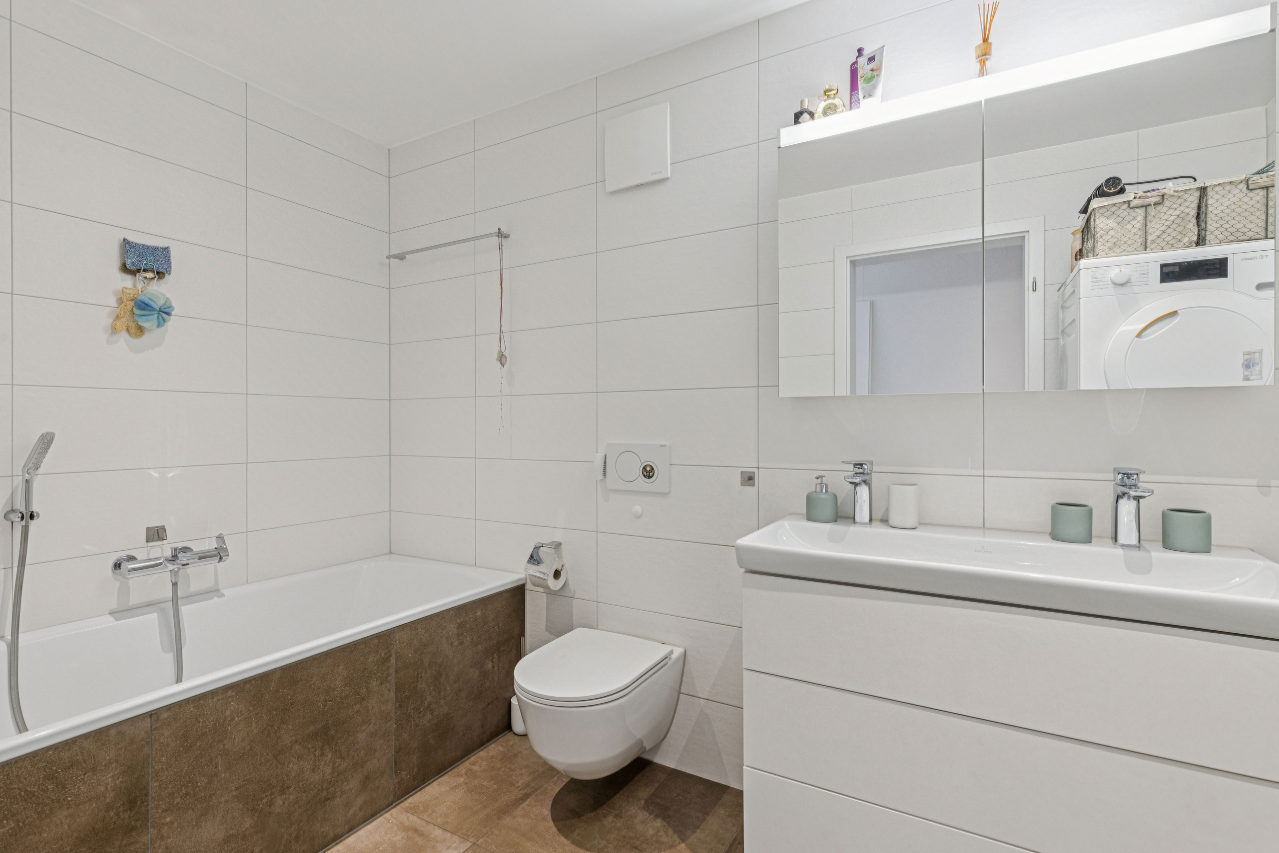Salle de bains (avec espace buanderie)