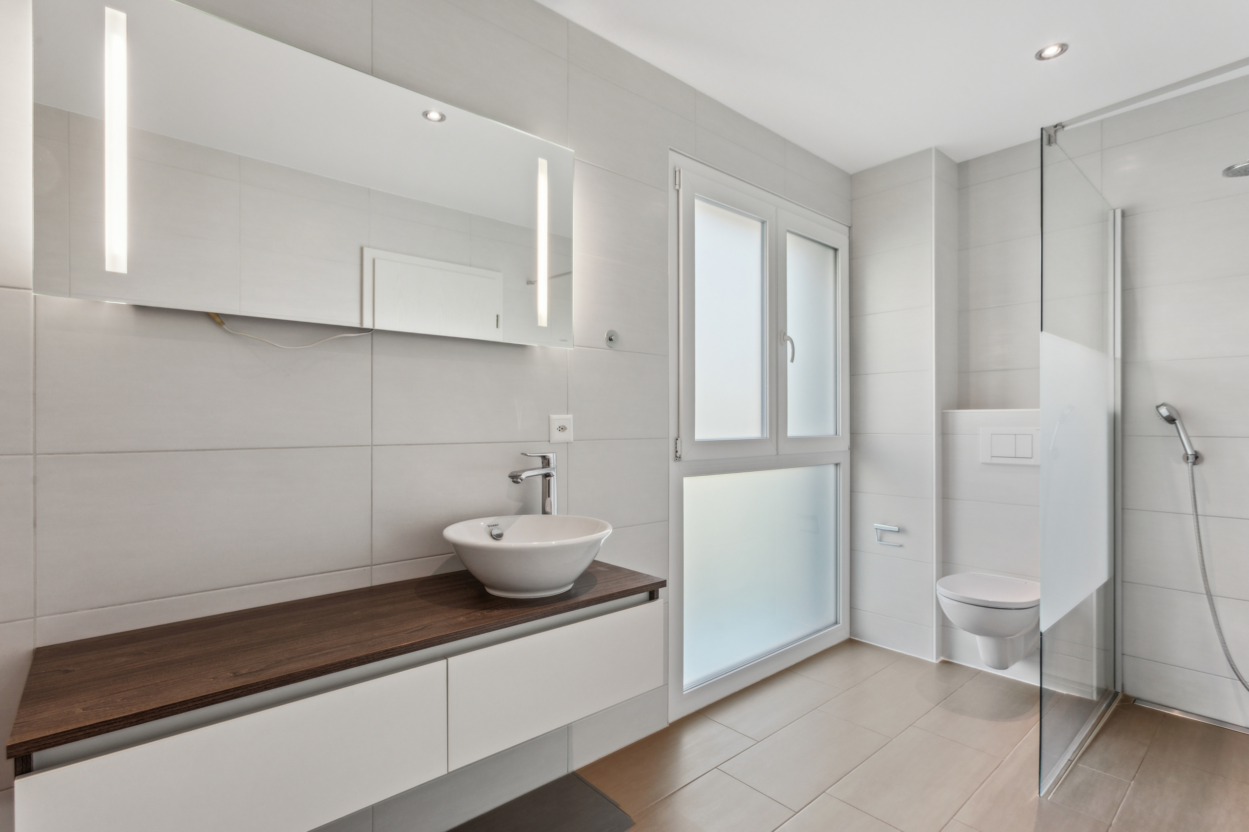 Badezimmer und Dusche Badezimmer und Dusche