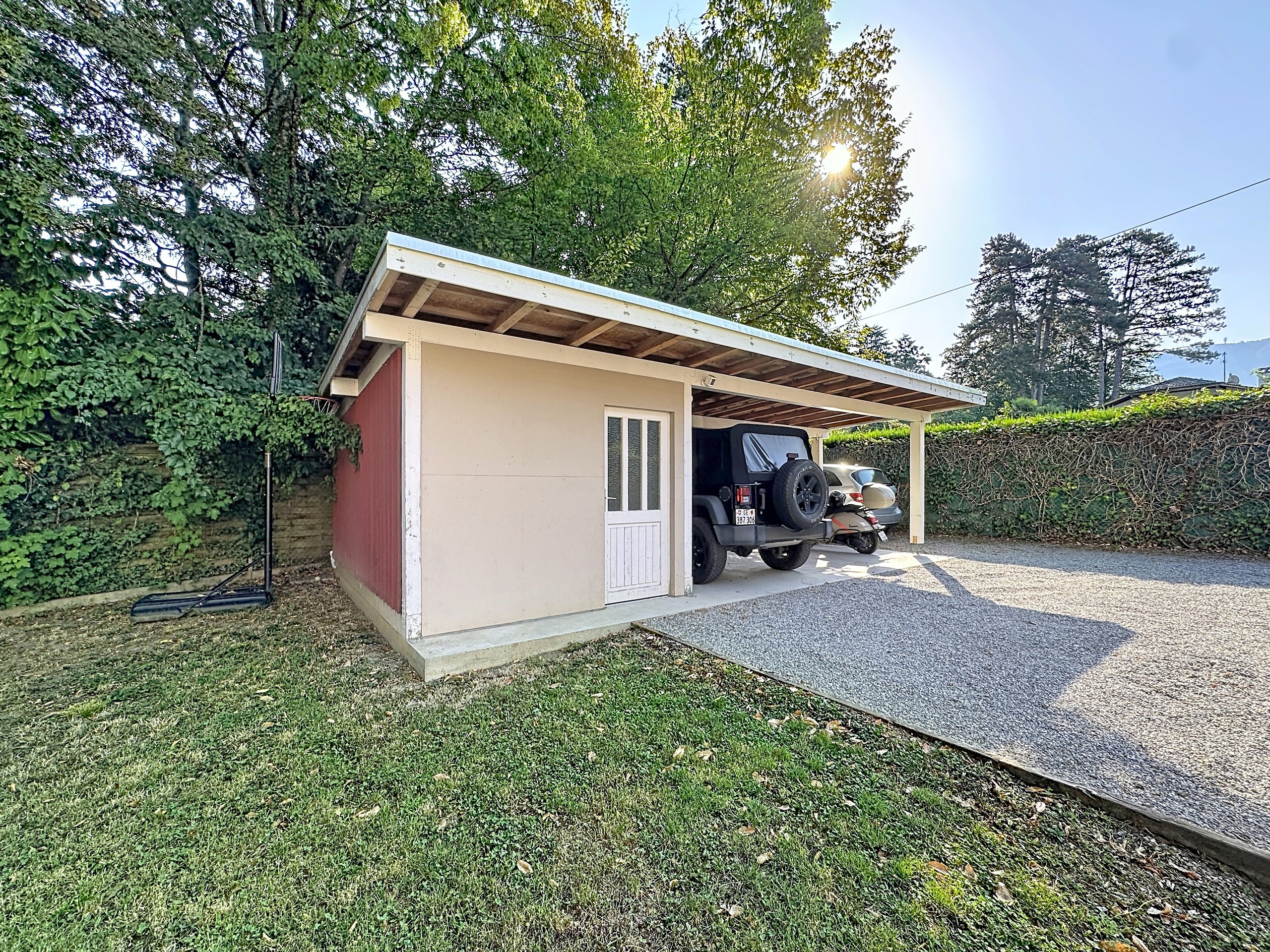 Exterior view 4