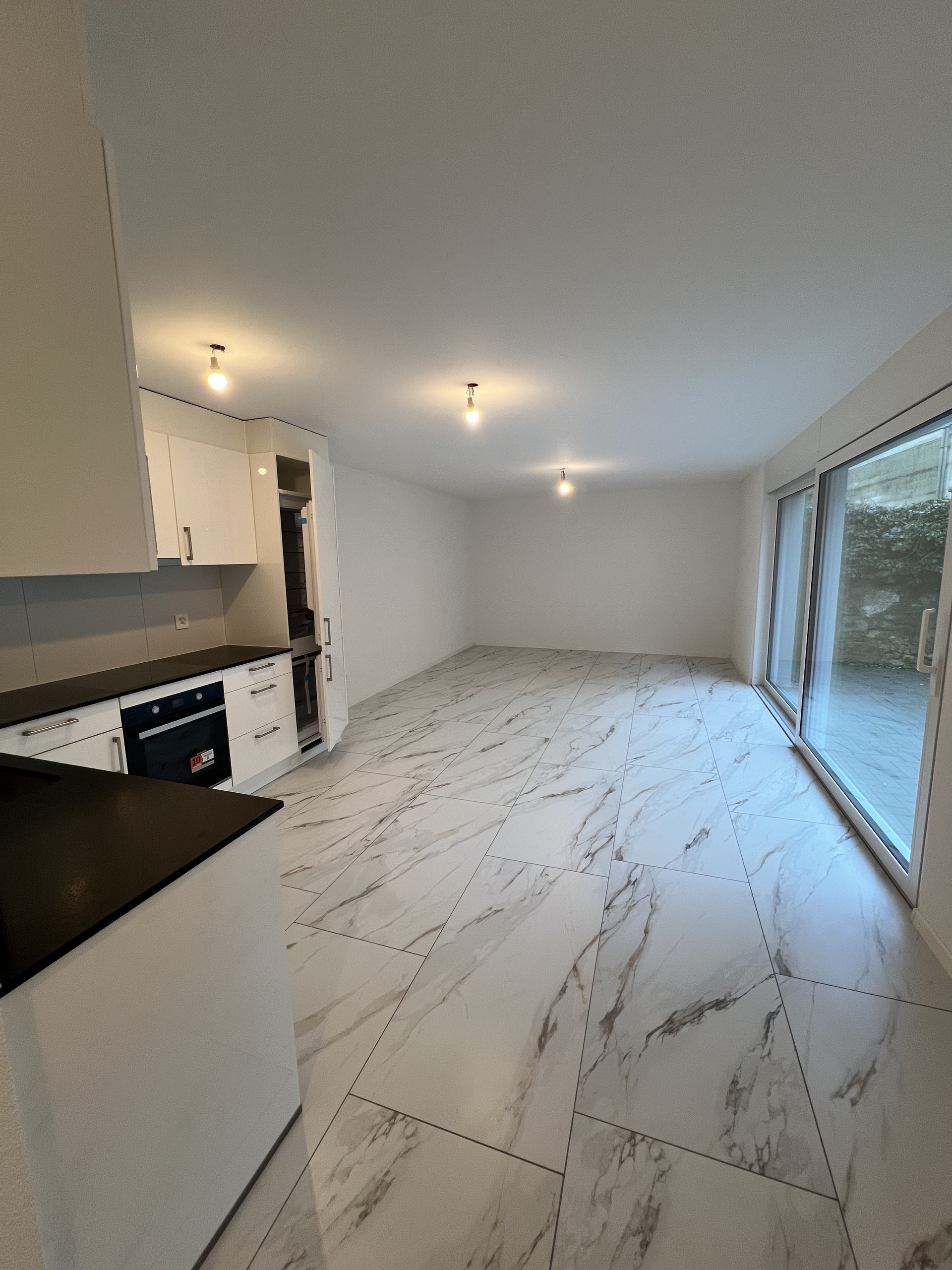 SALON - SALLE à MANGER - CUISINE