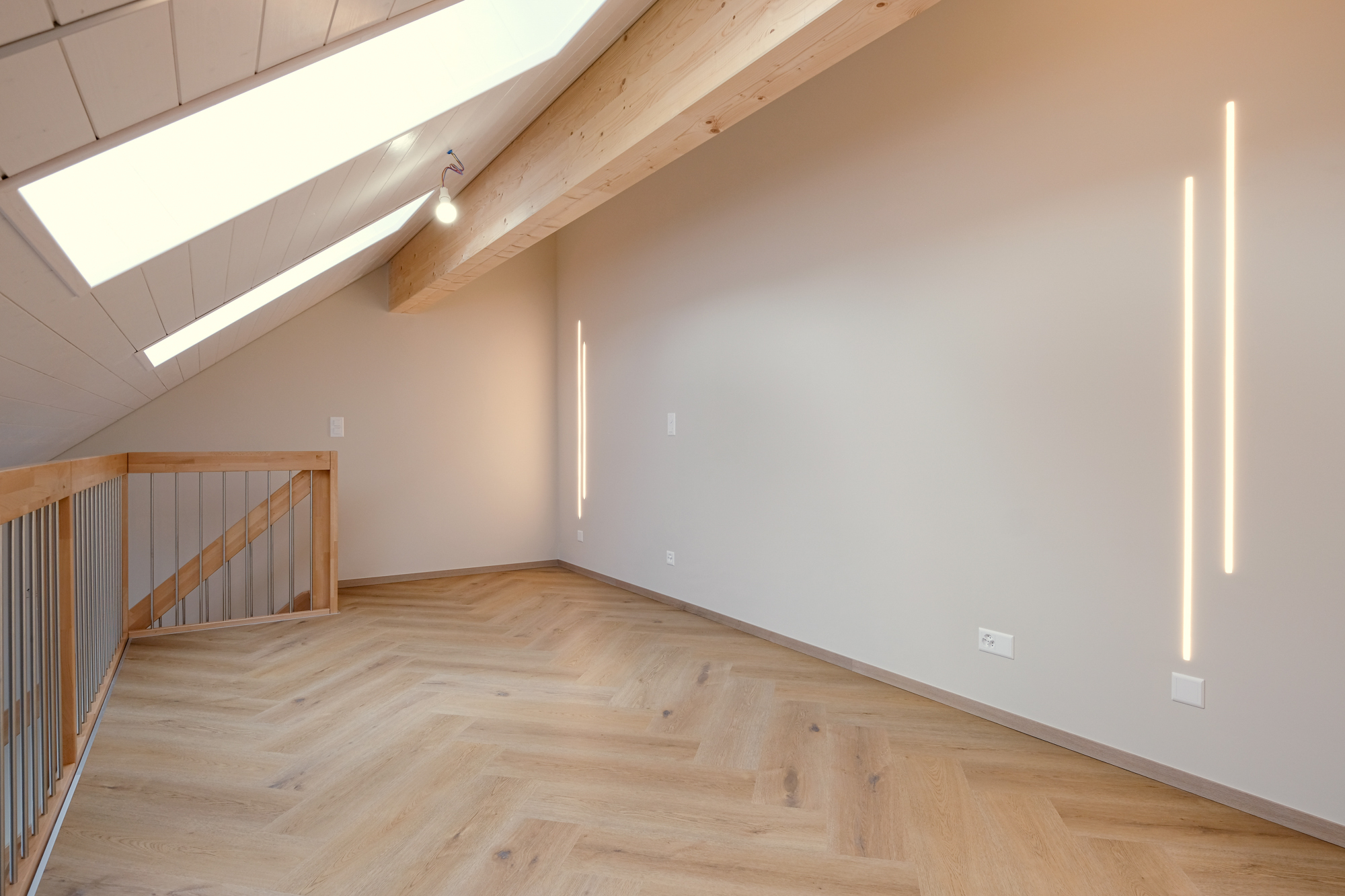 Construction de 14 appartements à Romanel : un studio avec mezzanine et LED dans les murs et le plafond.
