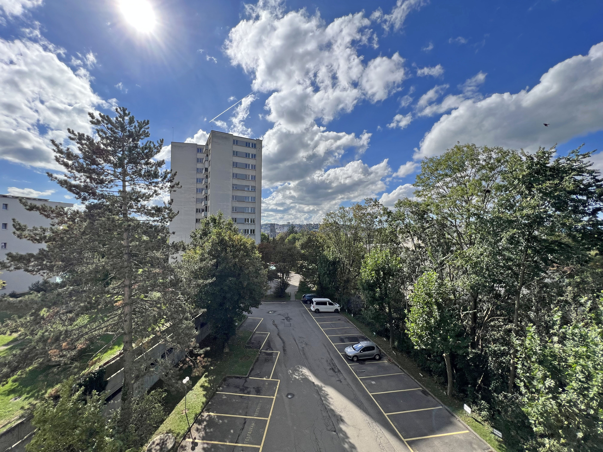 Vue depuis salle à manger et séjour