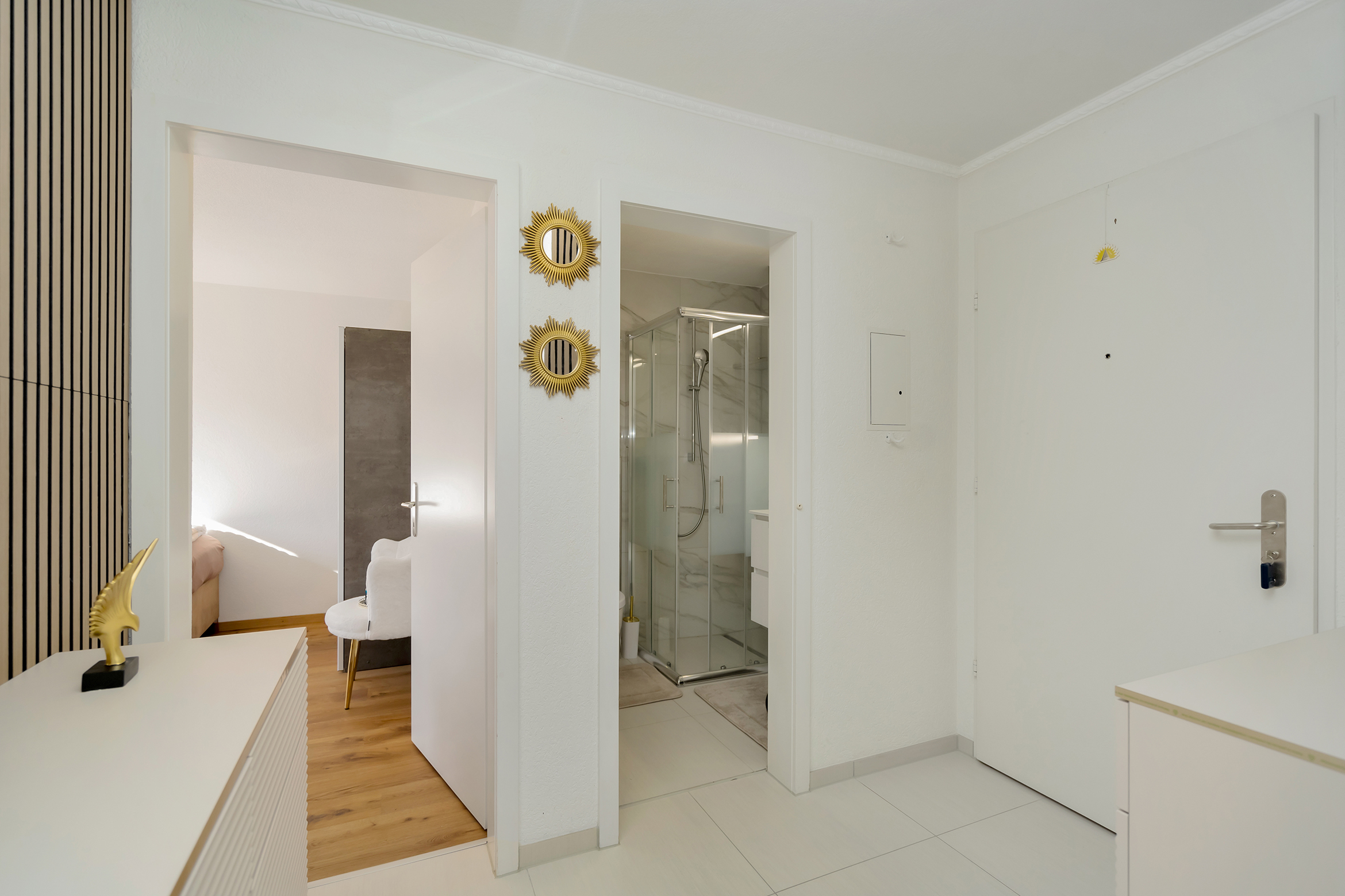 Entrée mit Blick zum Bad und einem Kinderzimmer