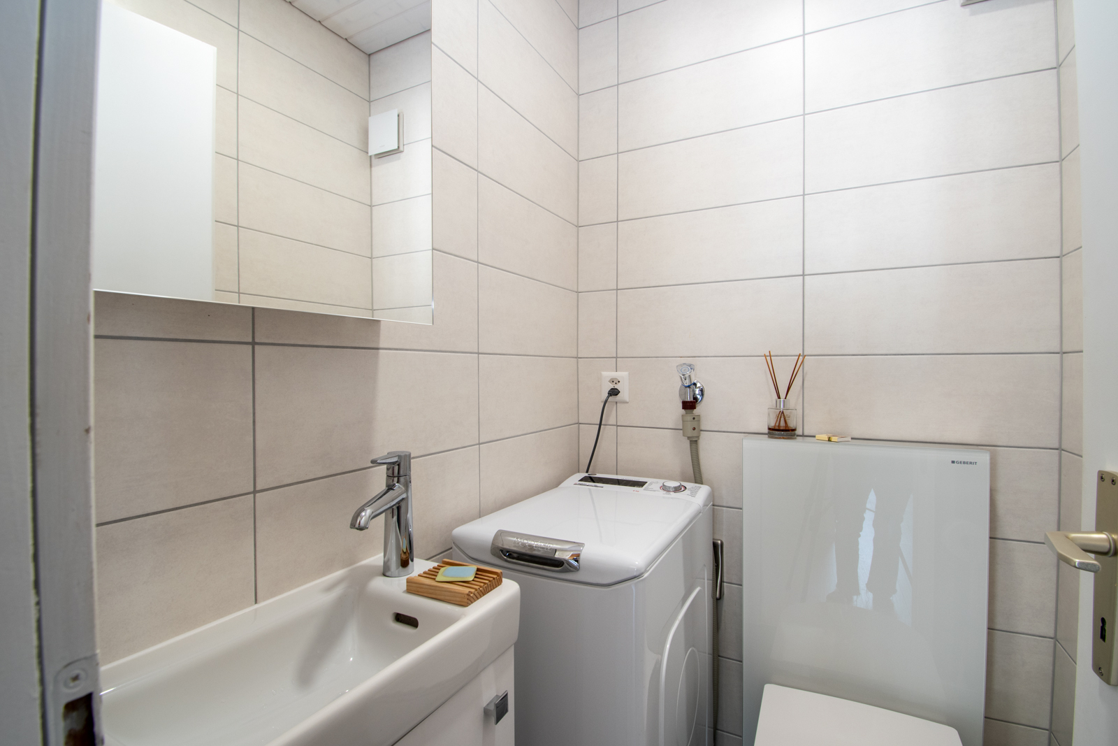 WC visiteur avec colonne lavage