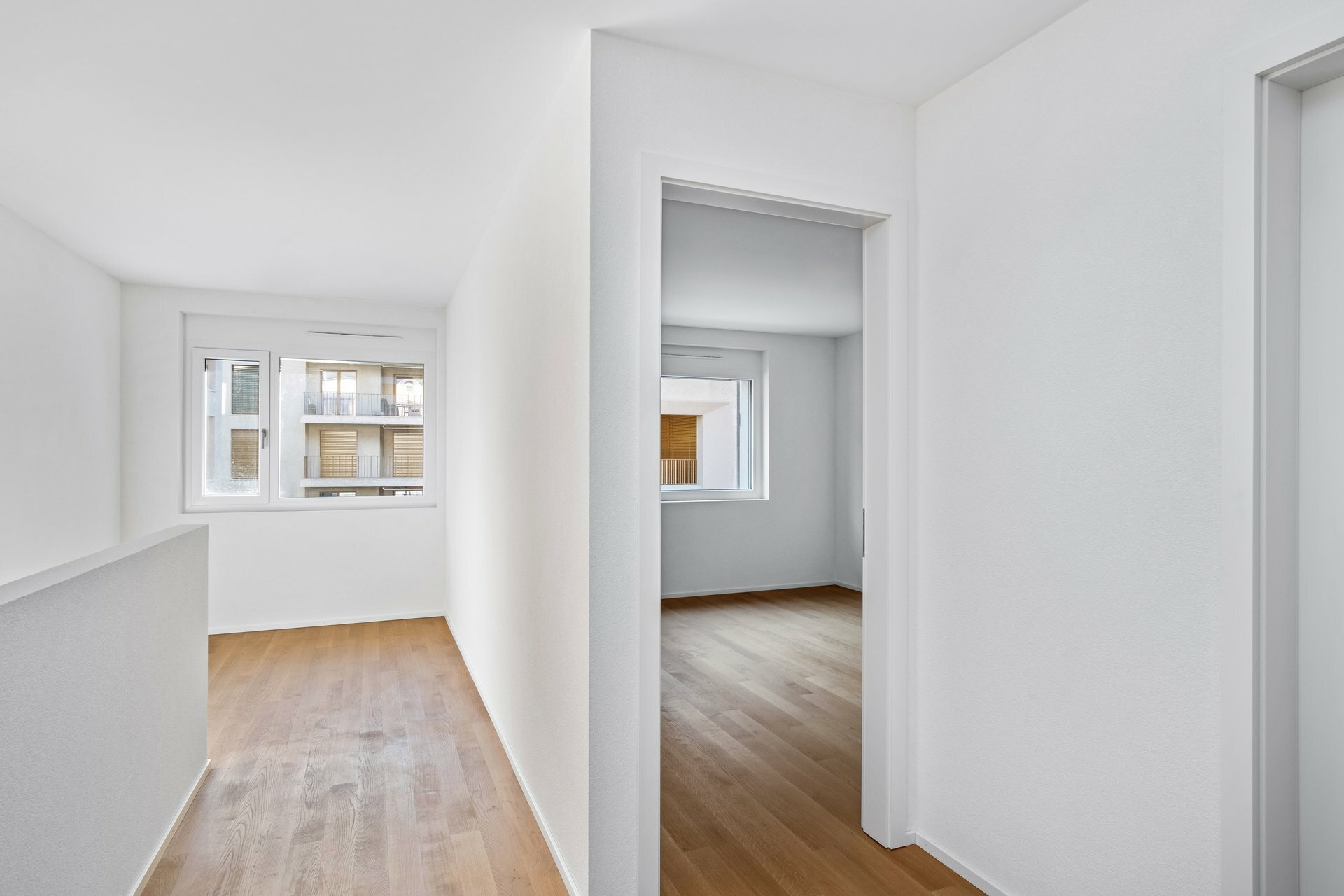 Verteilerkorridor mit Büroflächen