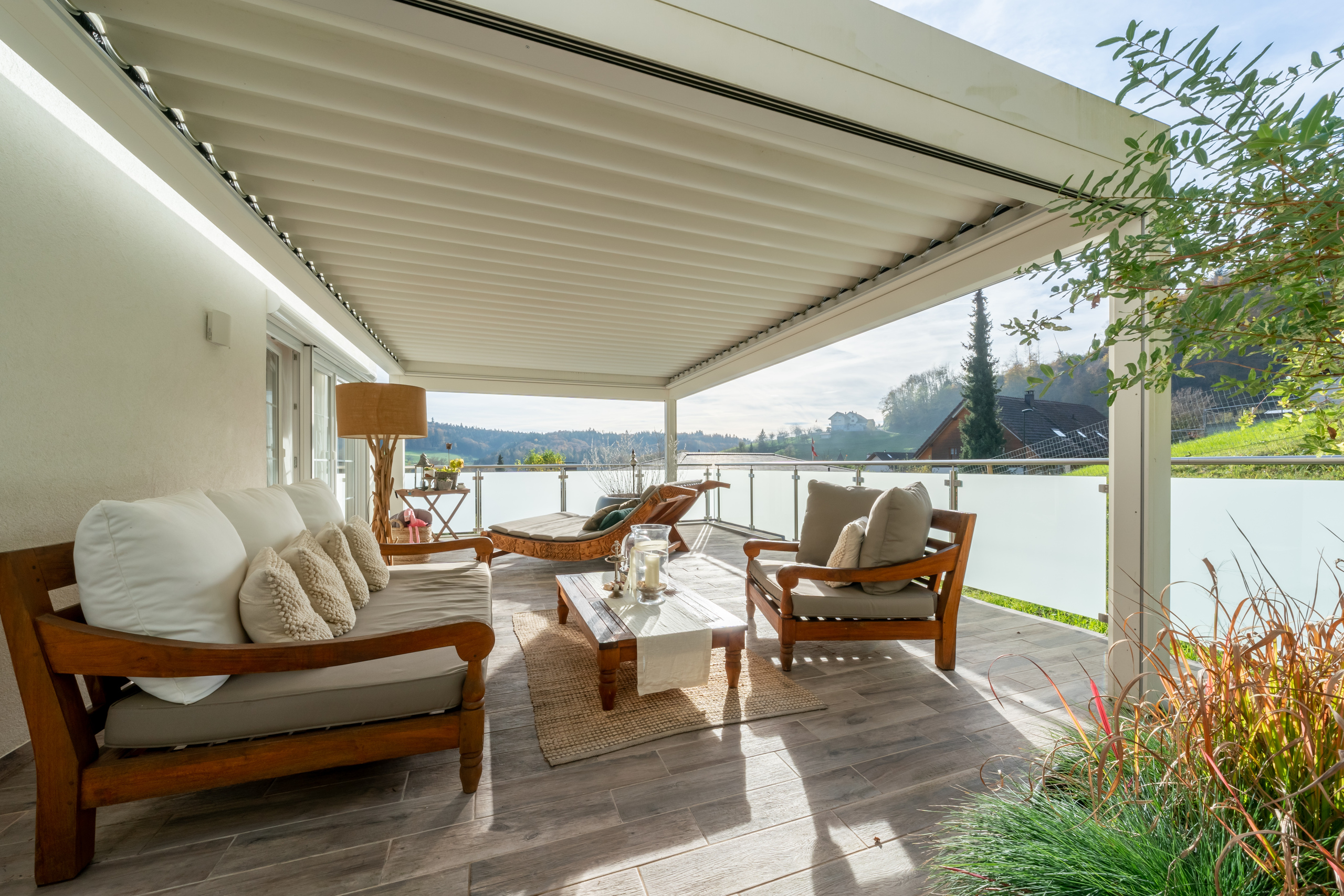 Terrasse Gedeckt mit Lamellendach 1.OG Terrasse Gedeckt mit Lamellendach 1.OG