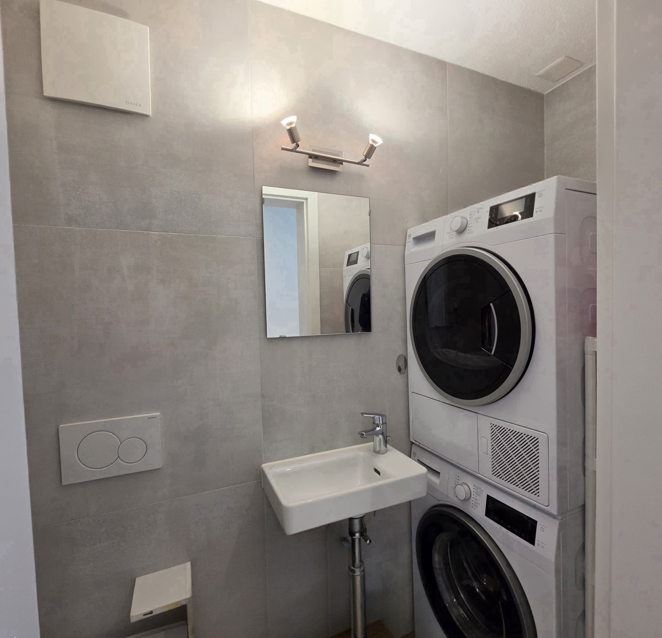 WC visiteurs avec colonne de lavage