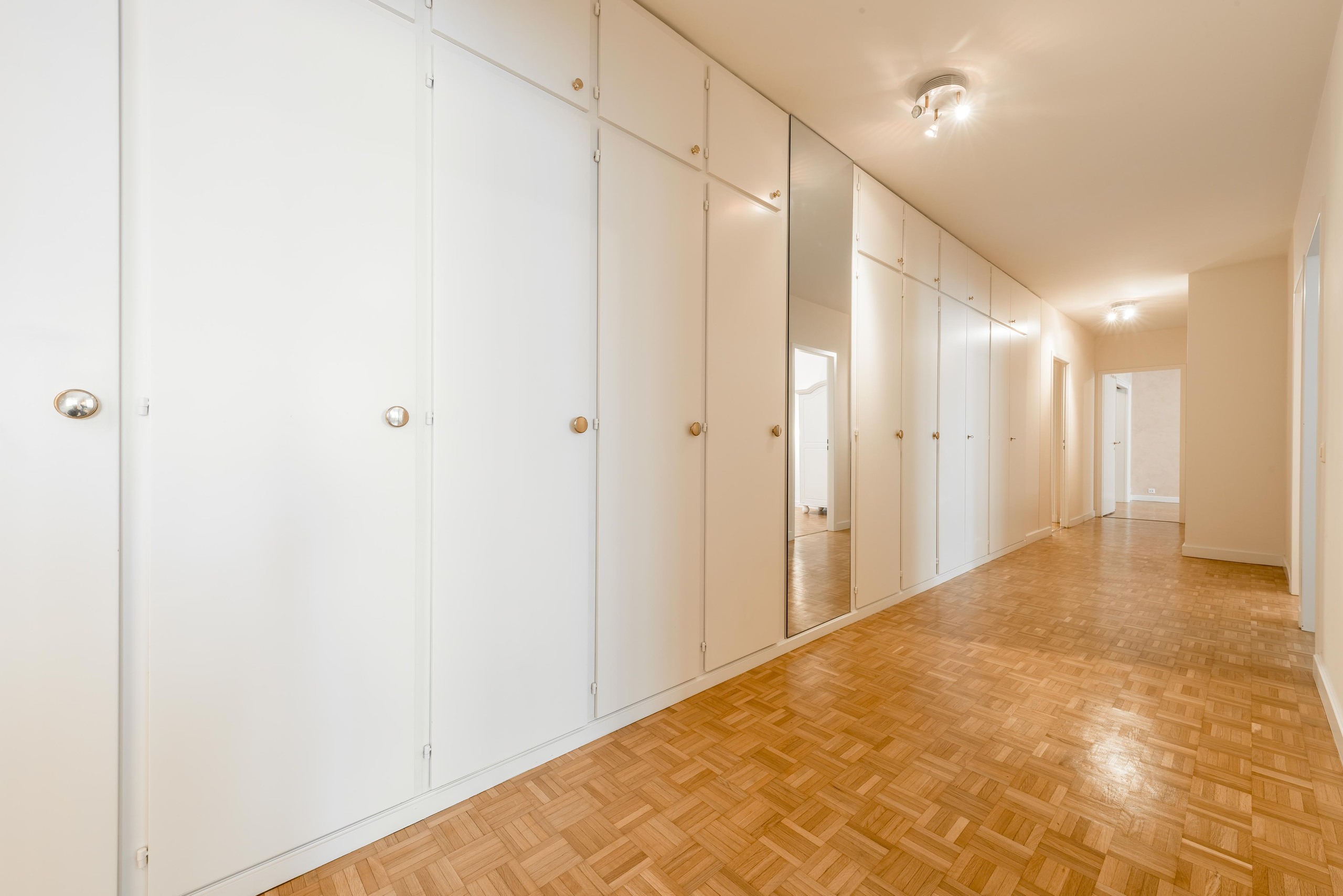 Interior view 6