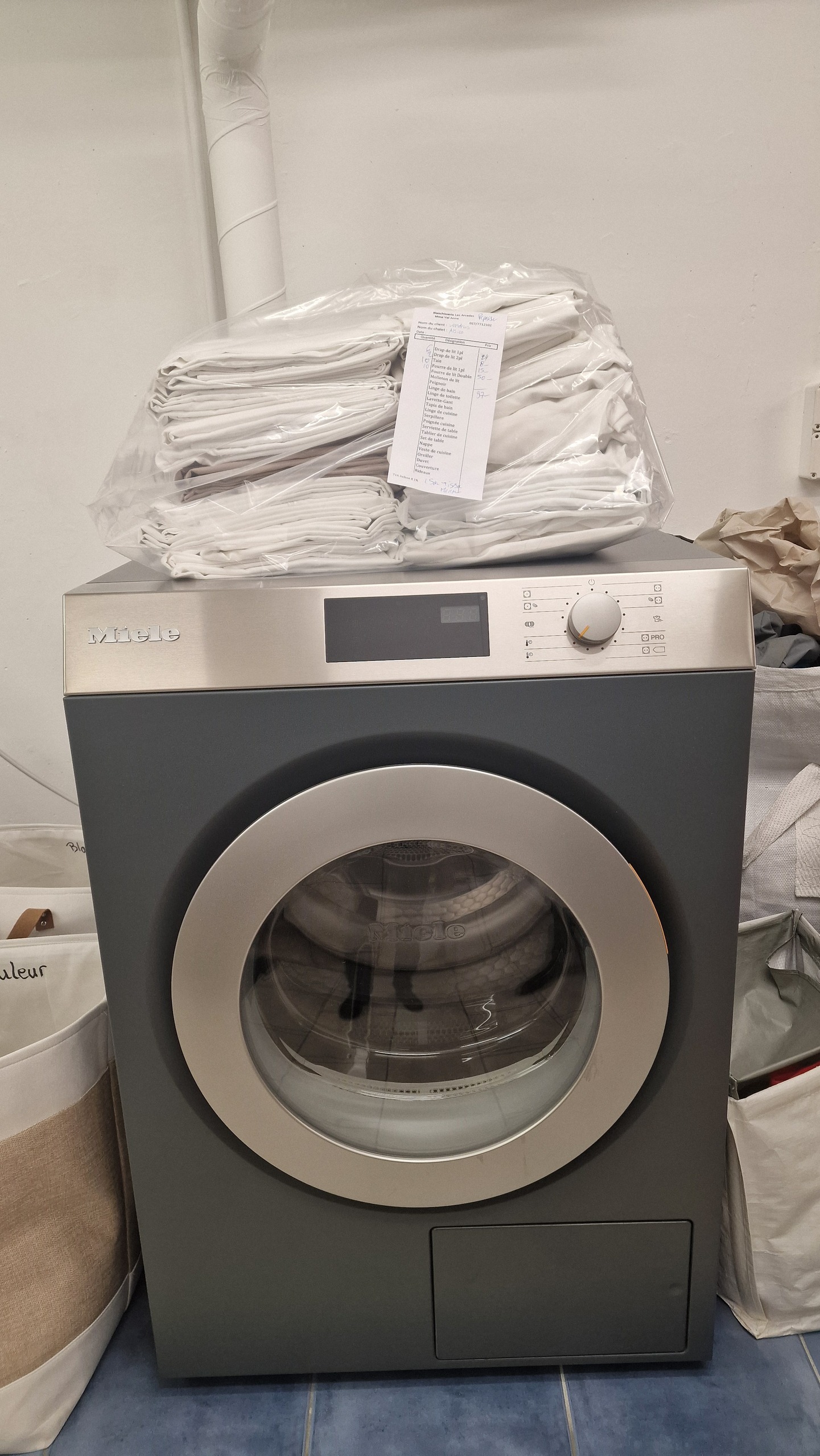 MACHINE 4 + 1 SACS A LINGE