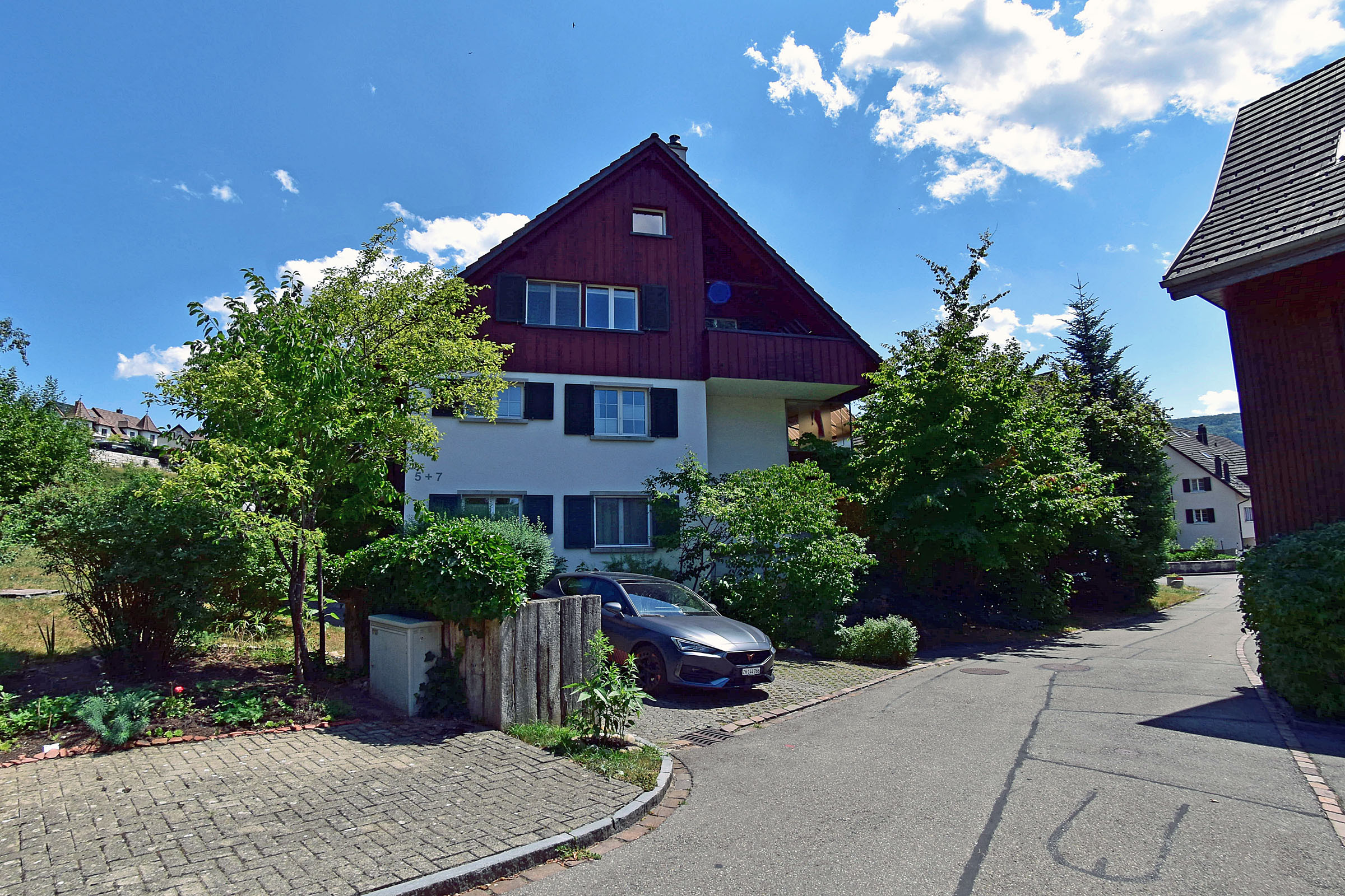 Zufahrt vom Dorfzentrum
