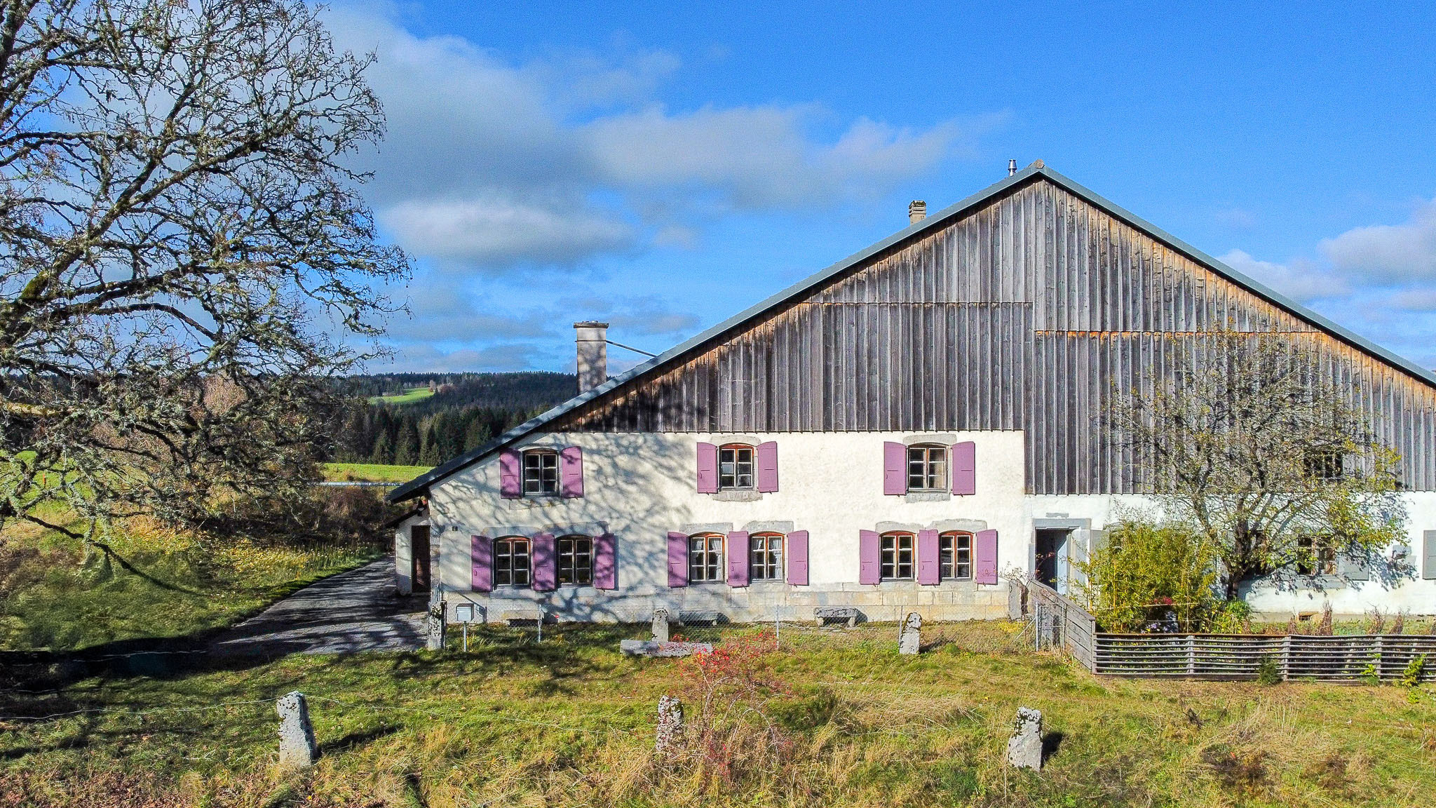 Vue sur la ferme mitoyenne Vue sur la ferme mitoyenne